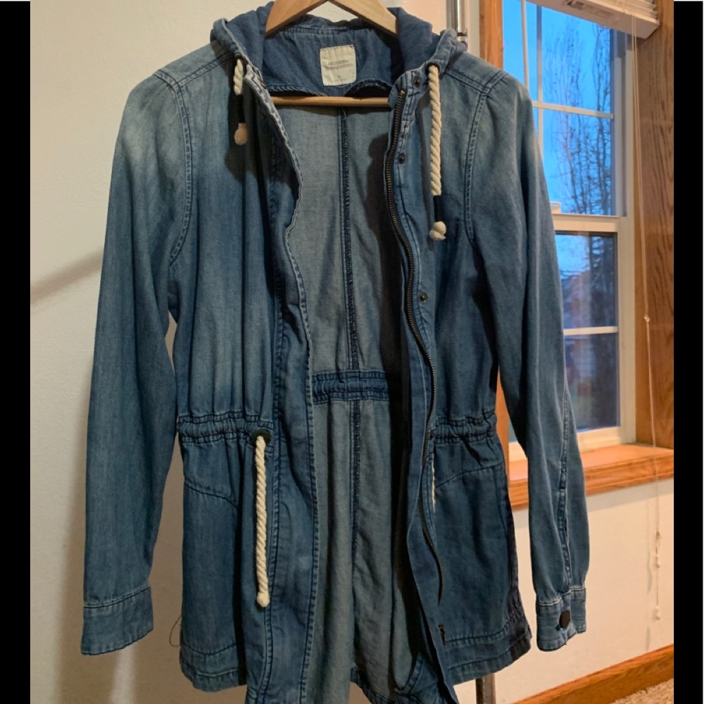 Modern amusement light wash hooded denim jacket